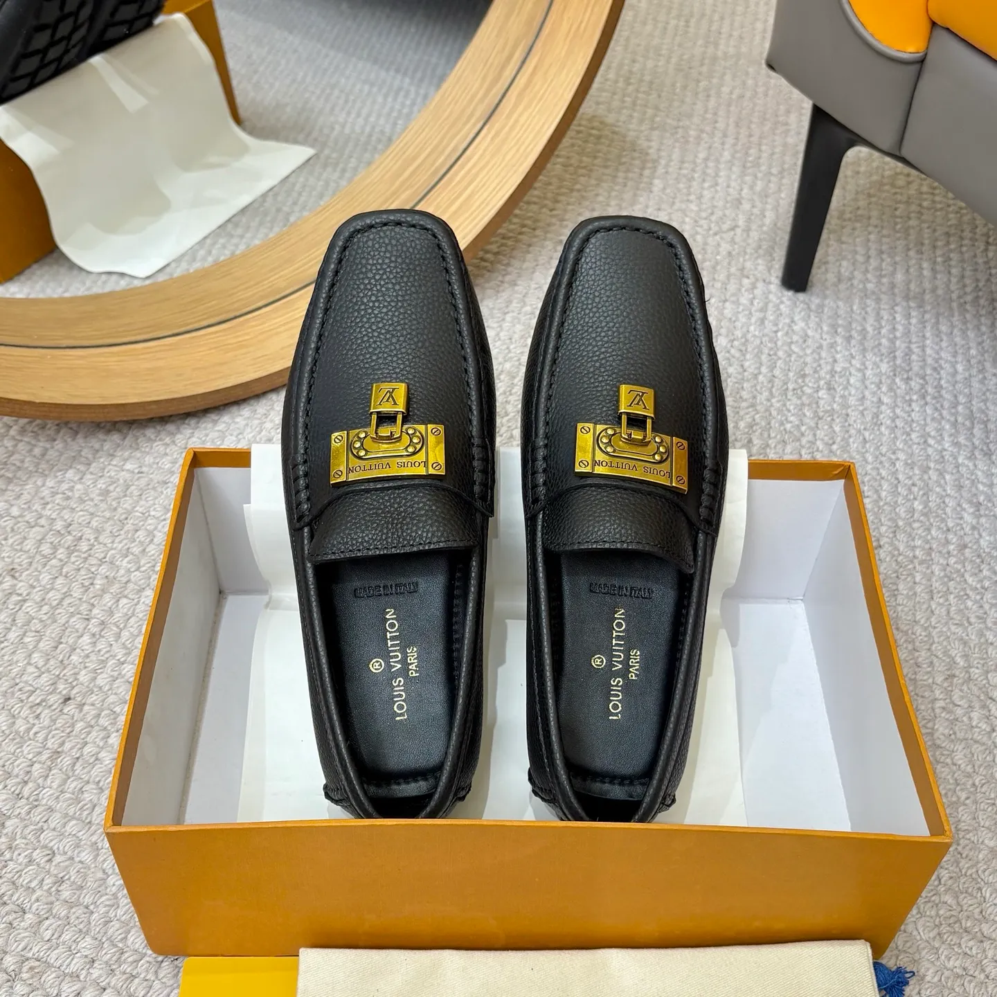 Men's men's shoes 💰420 (Yangli) LV 2⃣️0⃣️2⃣️5️⃣Spring and summer counter GLORIA series models ✈️Original factory special leather production, original last type. A classic driving slip-on casual shoe that shows an elegant style with exquisite craftsmanship details such as Monogram embossing all over the upper🌀Italian imported calfskin fabric Sheepskin foot pads➕Inside～Private mold replica sole Unique style Comfortable driving slip-on Size: 4-12 (38-46) Comes with [Counter packaging: original box, wrapping paper, card, instruction manual, shoehorn, cloth bag] No pressure to enter and leave the counter!